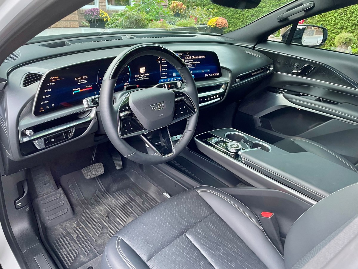 2024 cadillac lyric interior