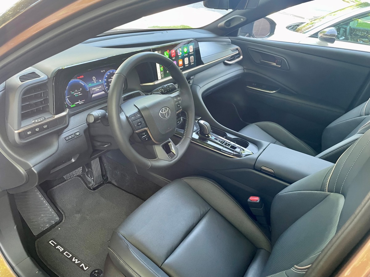 2025 toyota crown signia interior